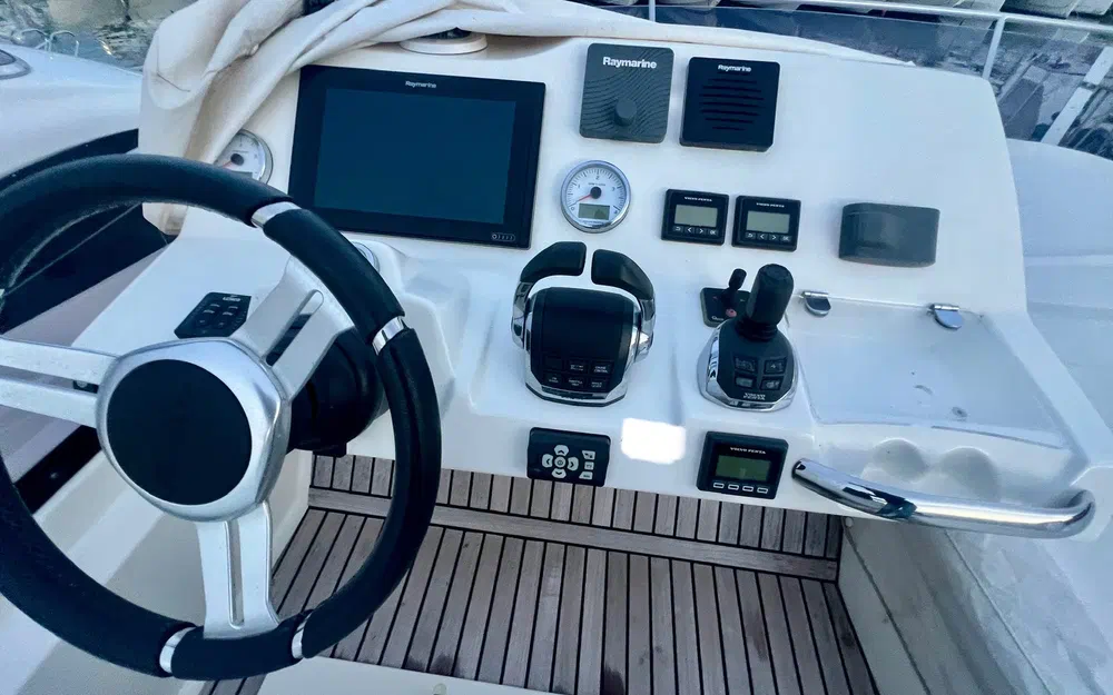 slider 11 Prestige Yachts 460 Fly