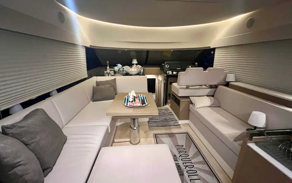 slider 1 Prestige Yachts 460 Fly