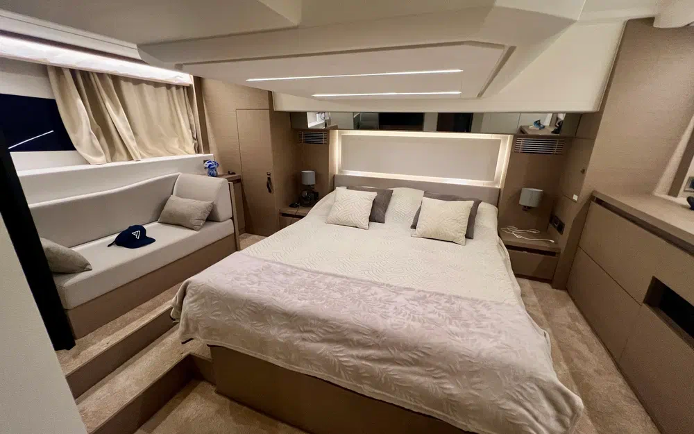 slider 5 Prestige Yachts 460 Fly