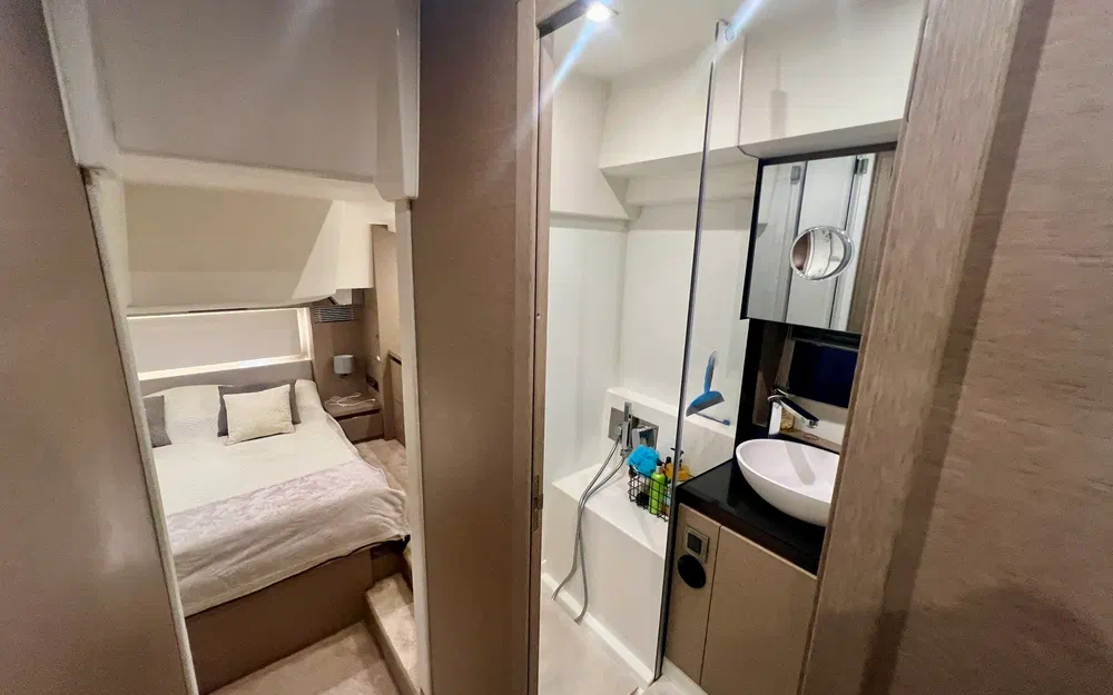 slider 6 Prestige Yachts 460 Fly