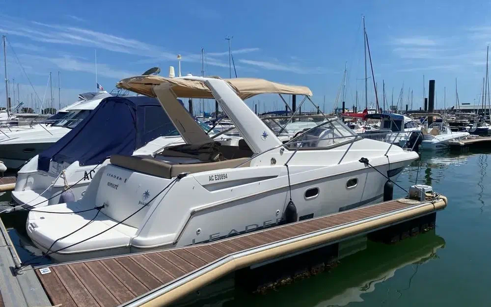 slider 1 Jeanneau Leader 8