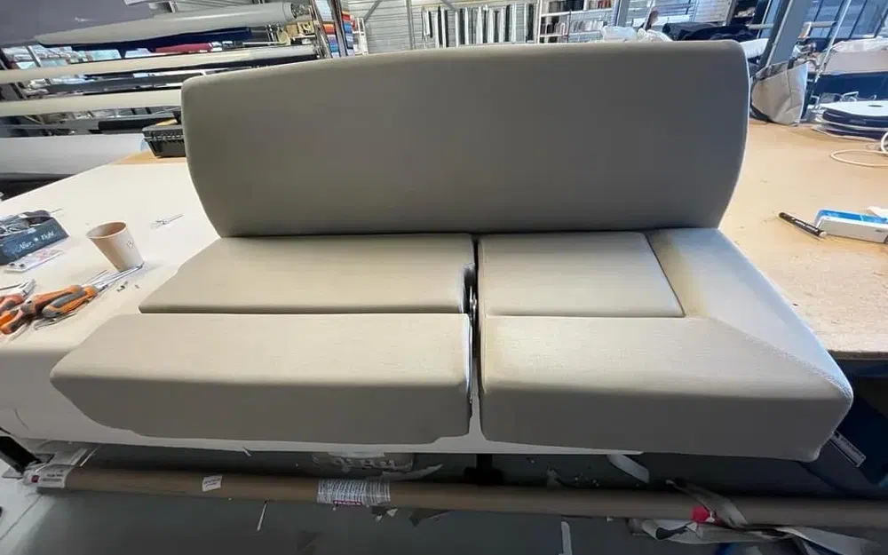 slider 5 Jeanneau Leader 8