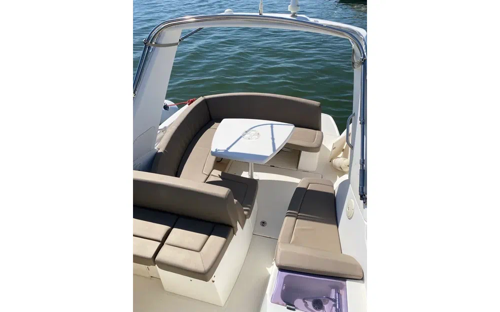 slider 9 Jeanneau Leader 8