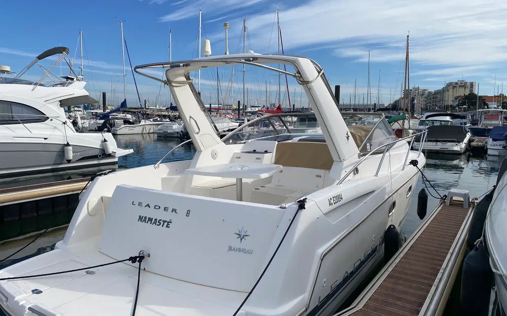 slider 10 Jeanneau Leader 8
