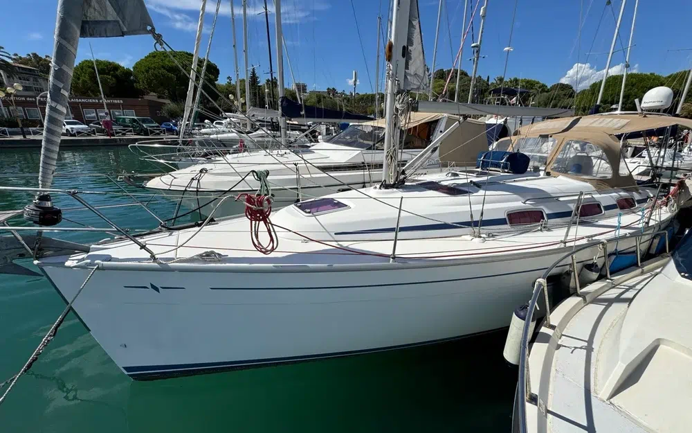 slider 1 Bavaria 33 Cruiser