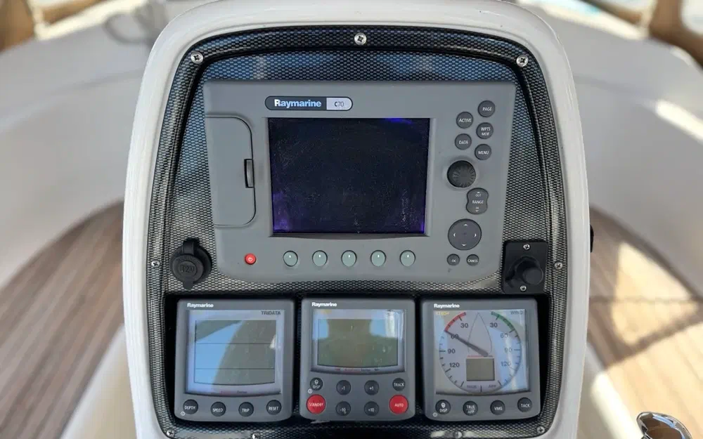 slider 4 Bavaria 33 Cruiser