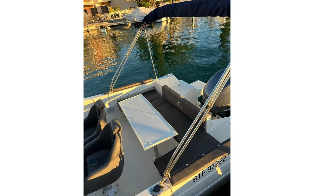 slider 4 Pacific Craft 750 Open