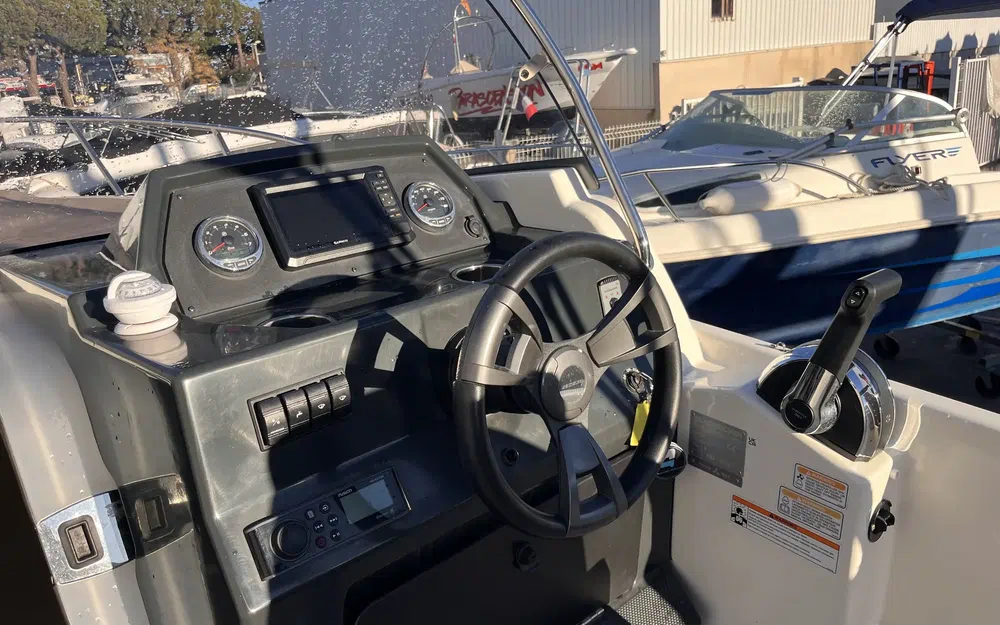 slider 6 Quicksilver Activ 675 Sundeck