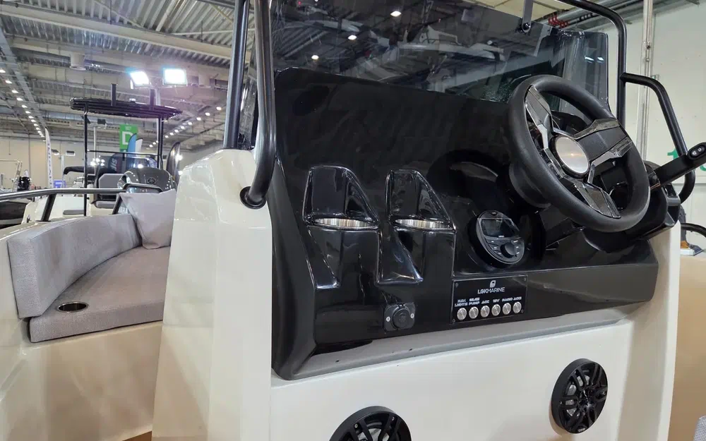 slider 1 Nireus Boats Spirit 53