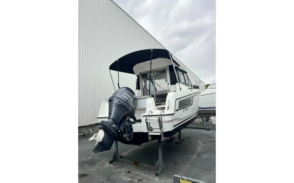 slider 0 Jeanneau Merry Fisher 605