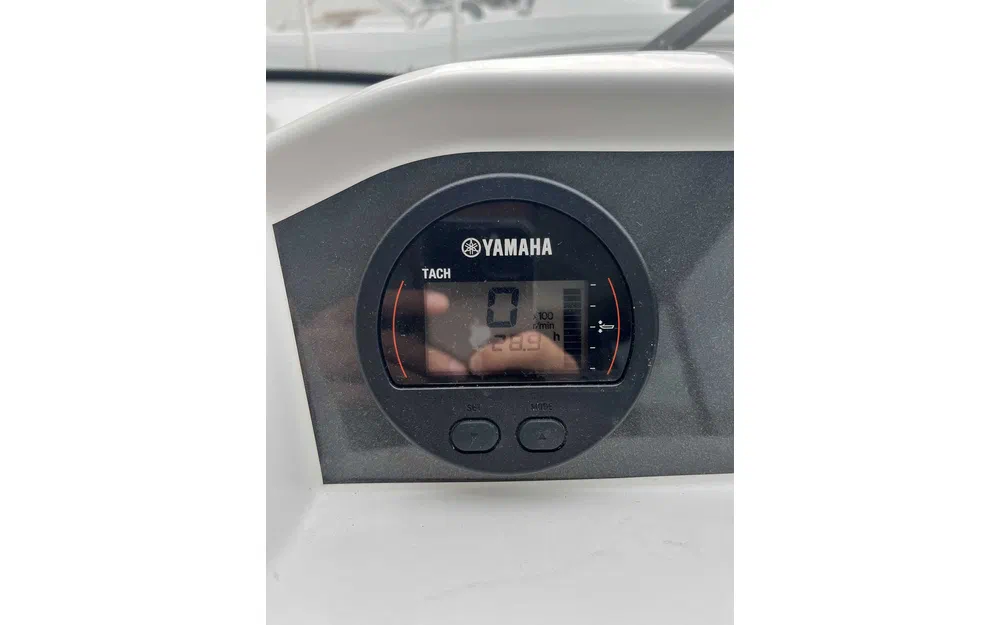 slider 10 Jeanneau Merry Fisher 605