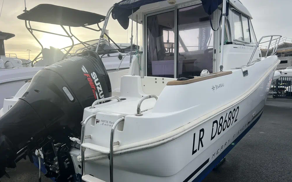 slider 1 Jeanneau Merry Fisher 725