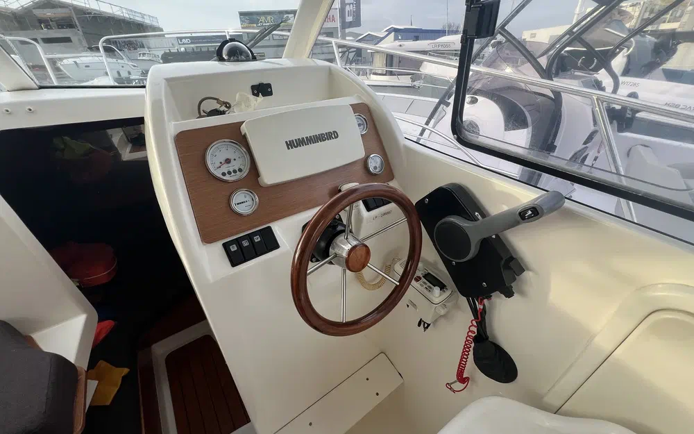 slider 7 Jeanneau Merry Fisher 725