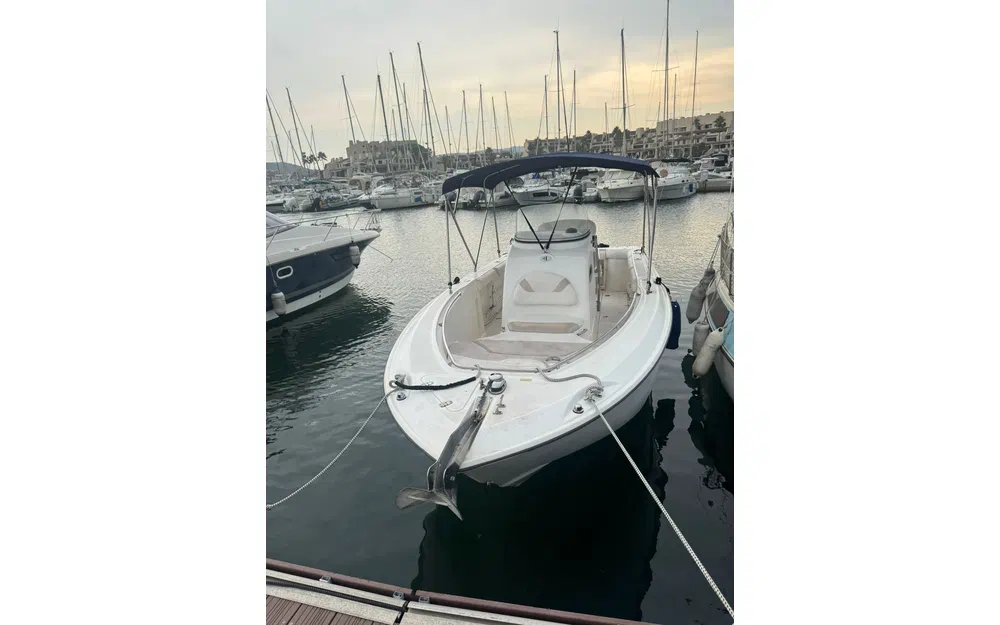 slider 0 Boston Whaler 240 Outrage