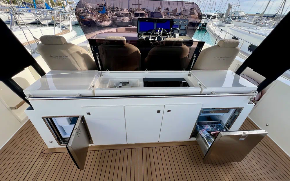 slider 12 De Antonio Yachts D42