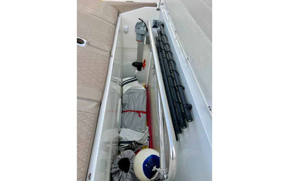 slider 22 De Antonio Yachts D42