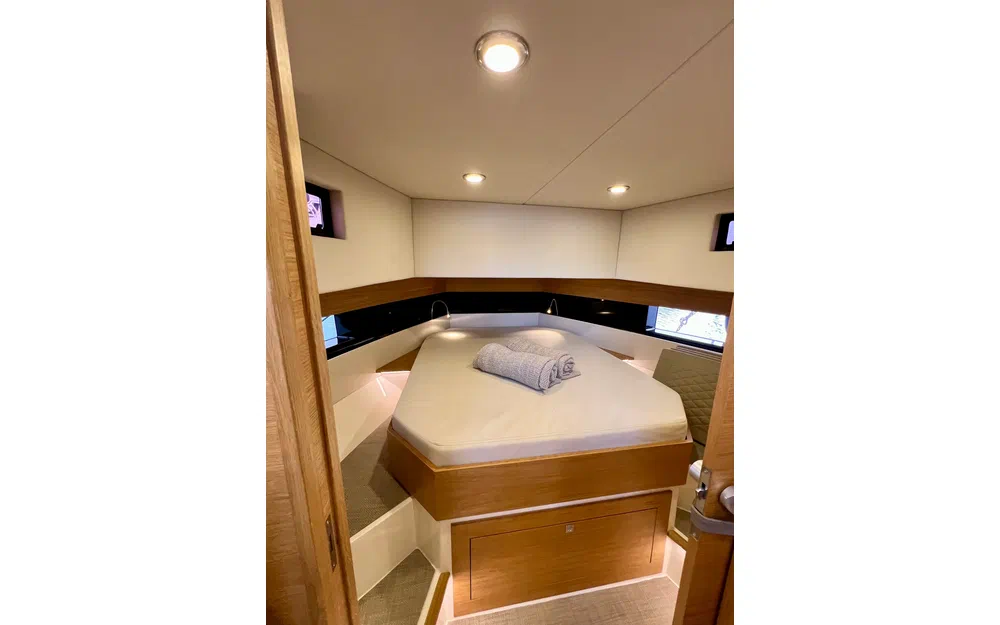 slider 15 De Antonio Yachts D42