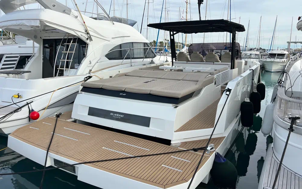 slider 1 De Antonio Yachts D42