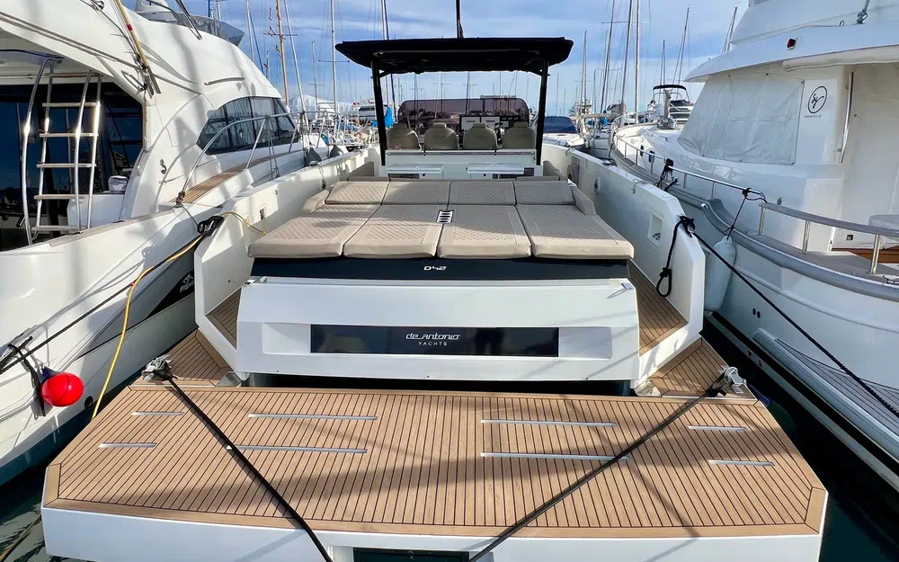 slider 0 De Antonio Yachts D42