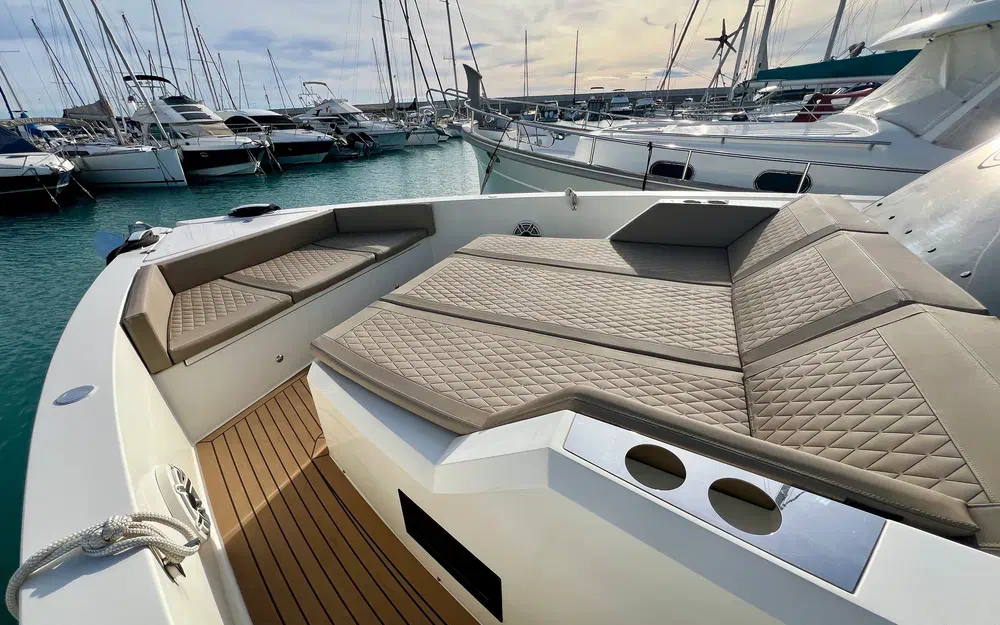 slider 10 De Antonio Yachts D42