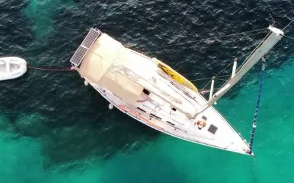 slider 0 Dufour 40 PERFORMANCE