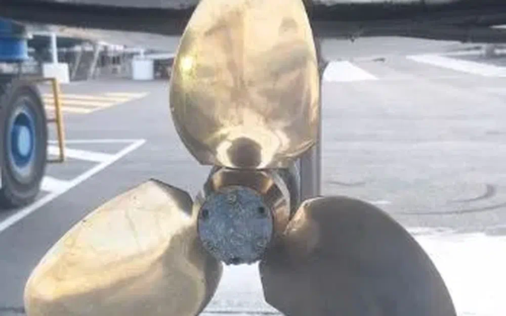 slider 23 Dufour 40 PERFORMANCE