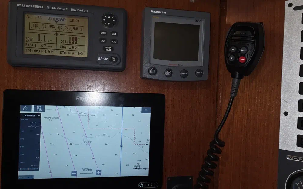 slider 11 Dufour 40 PERFORMANCE