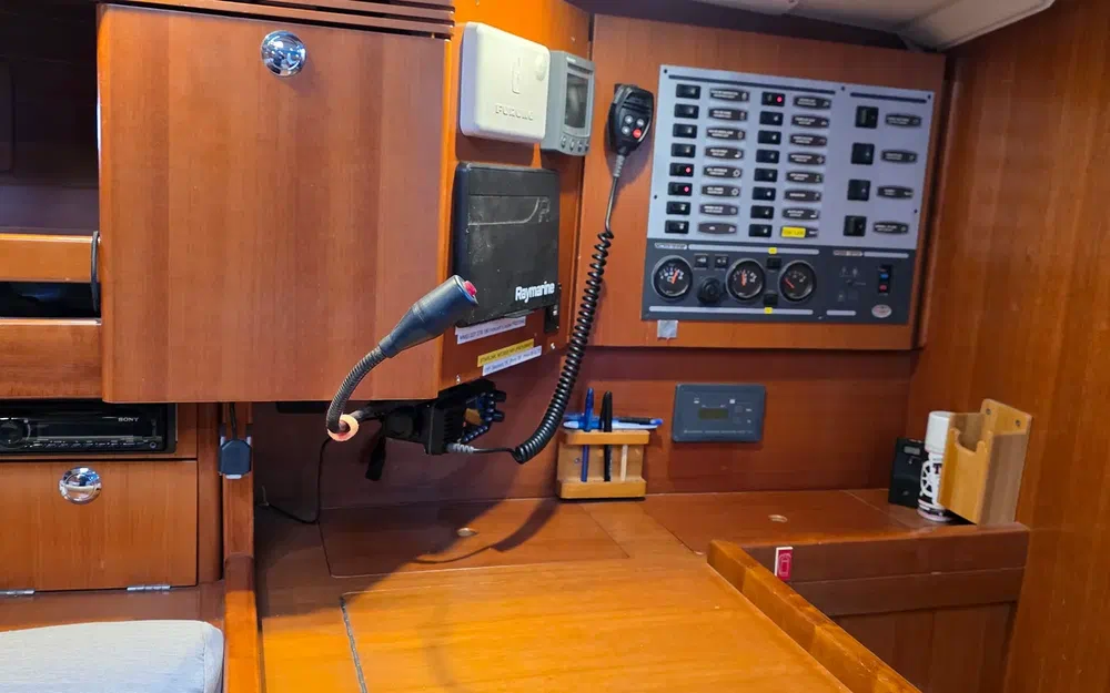 slider 6 Dufour 40 PERFORMANCE