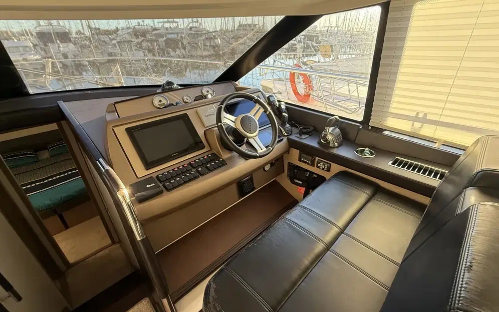 slider 17 Jeanneau Prestige 500 Fly