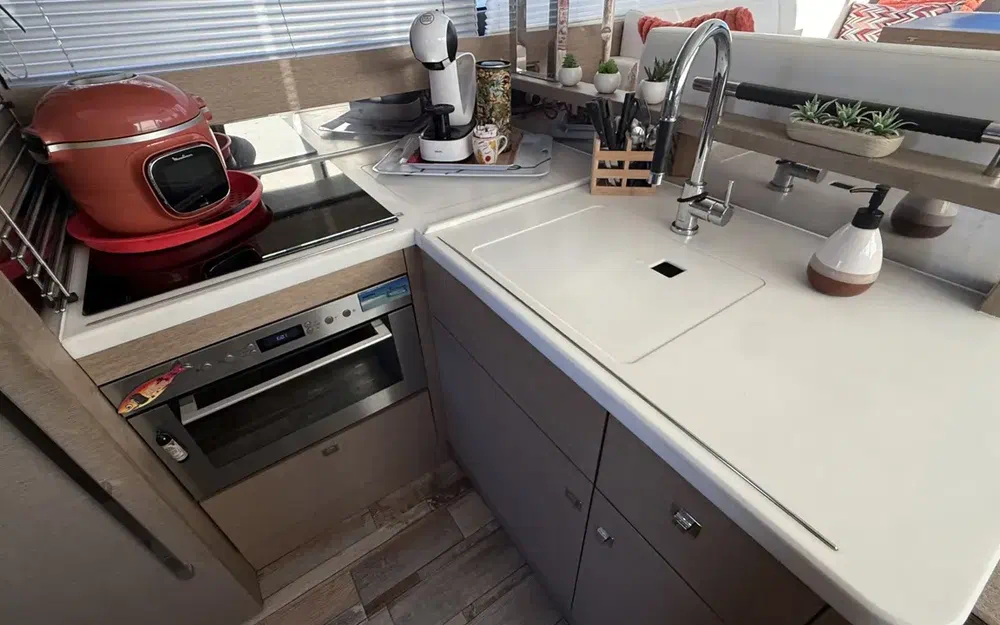 slider 18 Jeanneau Prestige 500 Fly