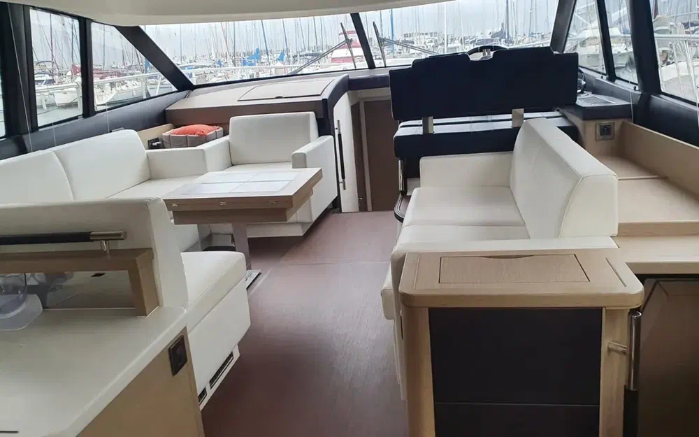 slider 8 Jeanneau Prestige 500 Fly