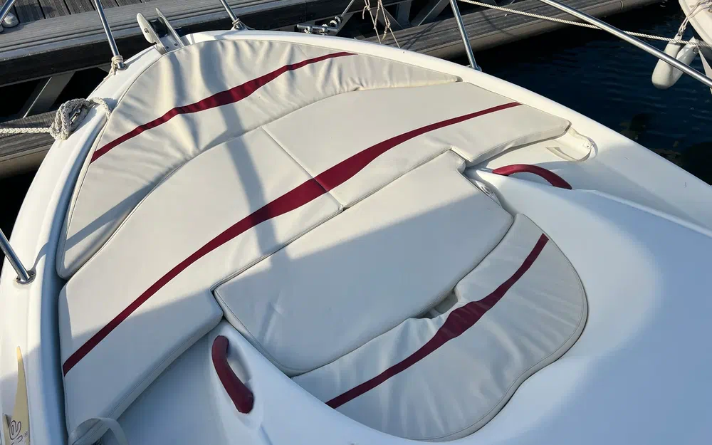 slider 2 Beneteau Flyer 750 WA