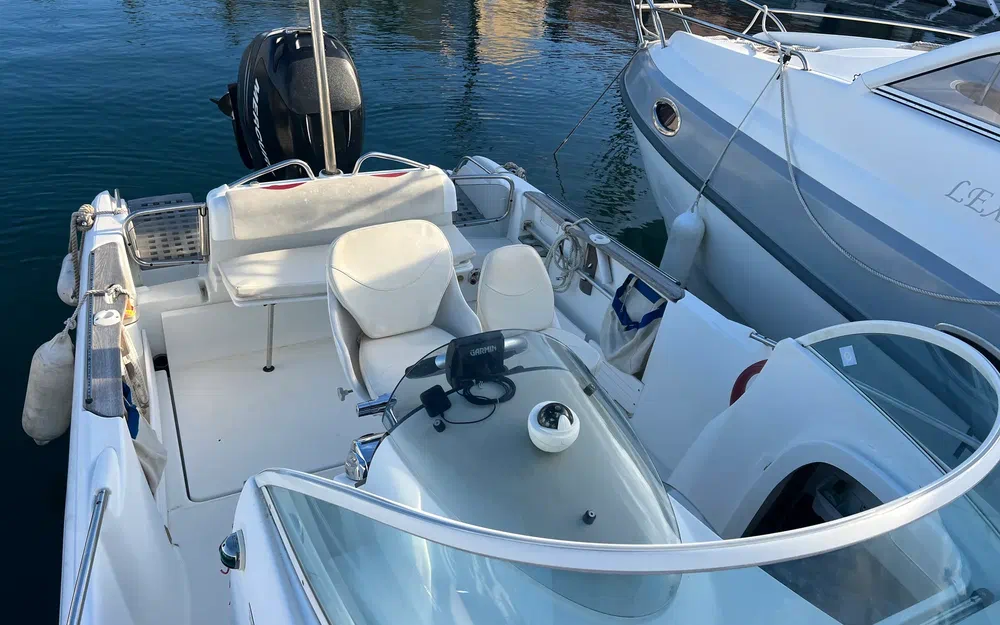 slider 4 Beneteau Flyer 750 WA