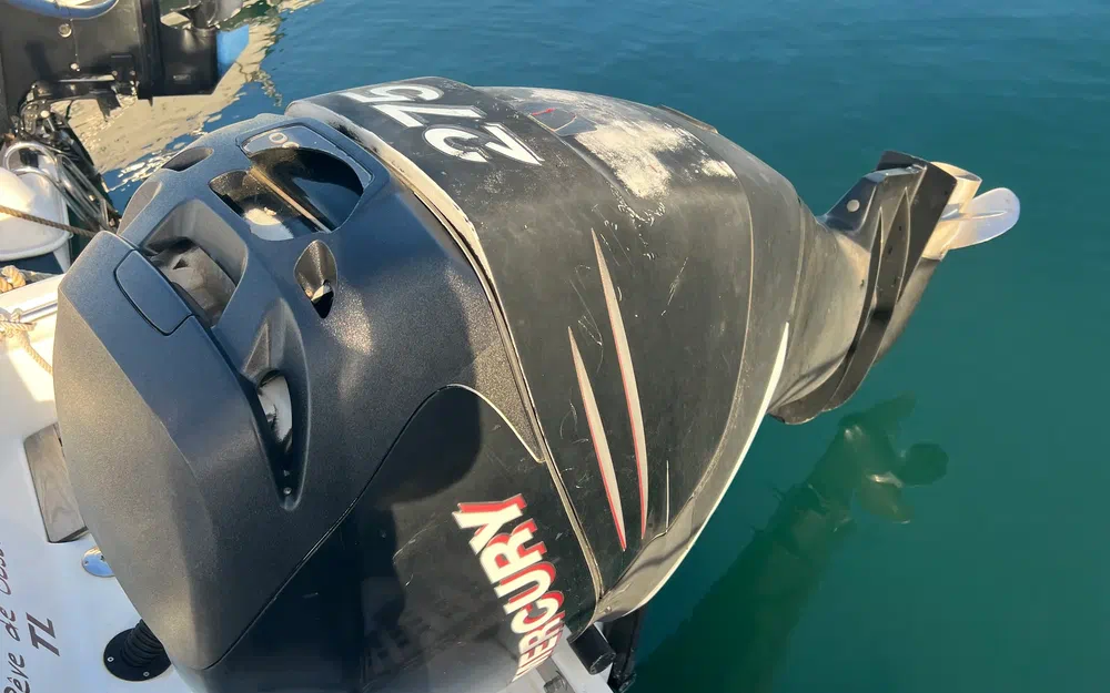 slider 8 Beneteau Flyer 750 WA