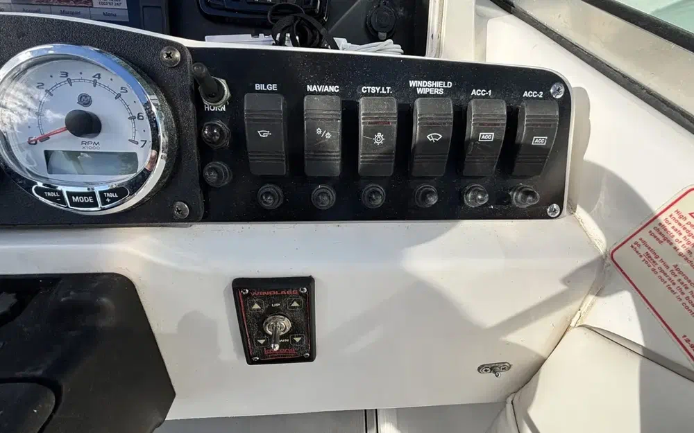 slider 16 Boston Whaler 210 Ventura