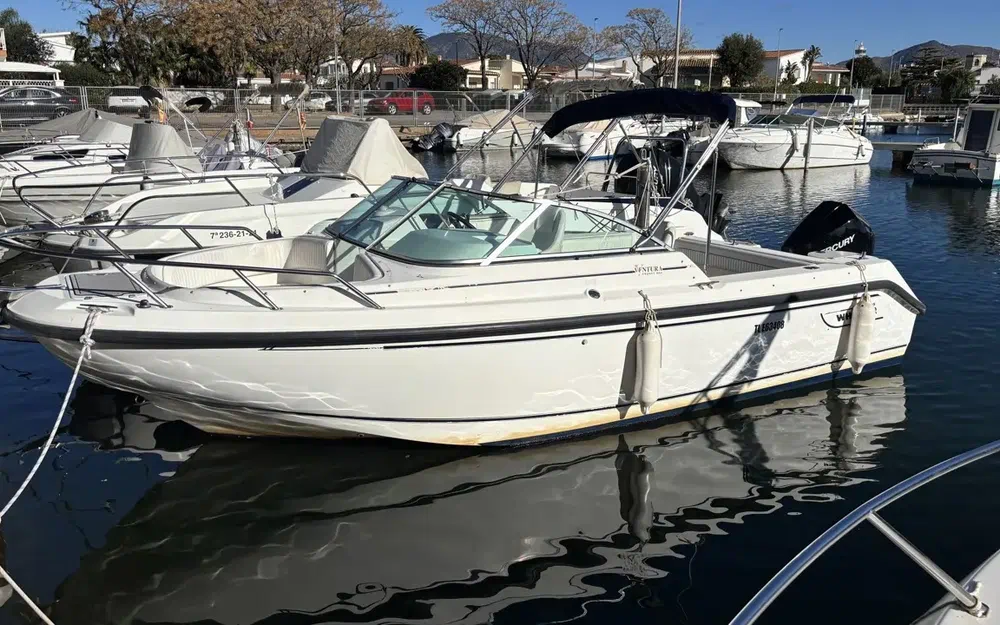 slider 1 Boston Whaler 210 Ventura