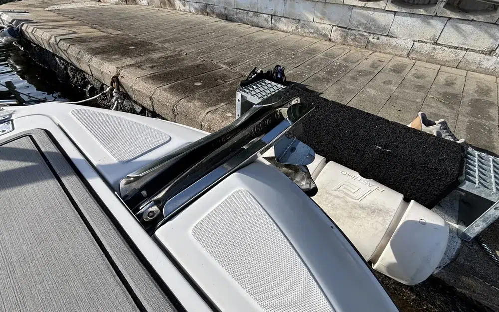 slider 6 Boston Whaler 210 Ventura