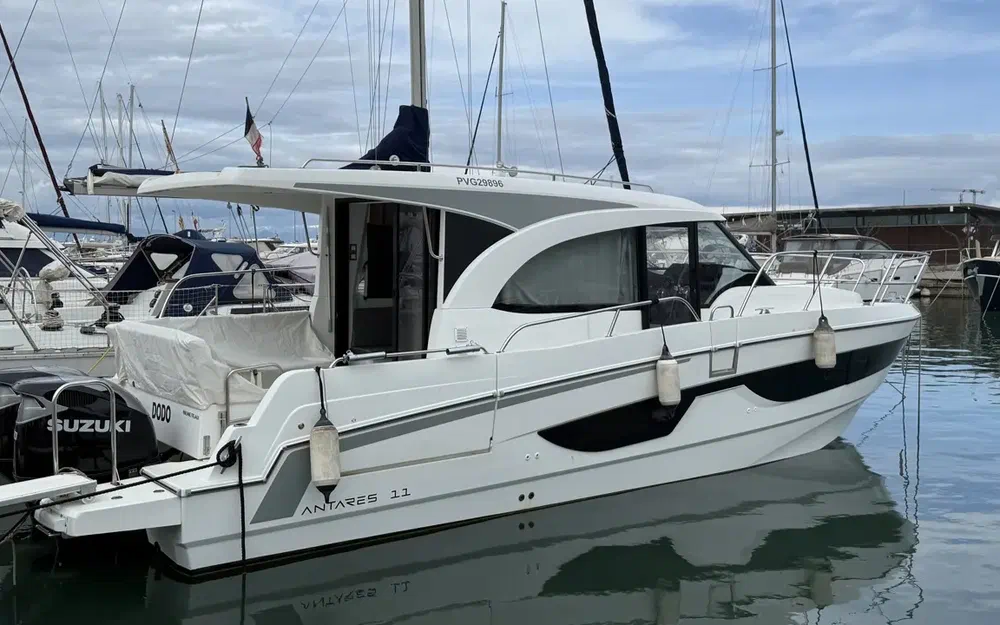 slider 0 Beneteau Antares 11