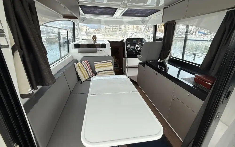 slider 9 Beneteau Antares 11