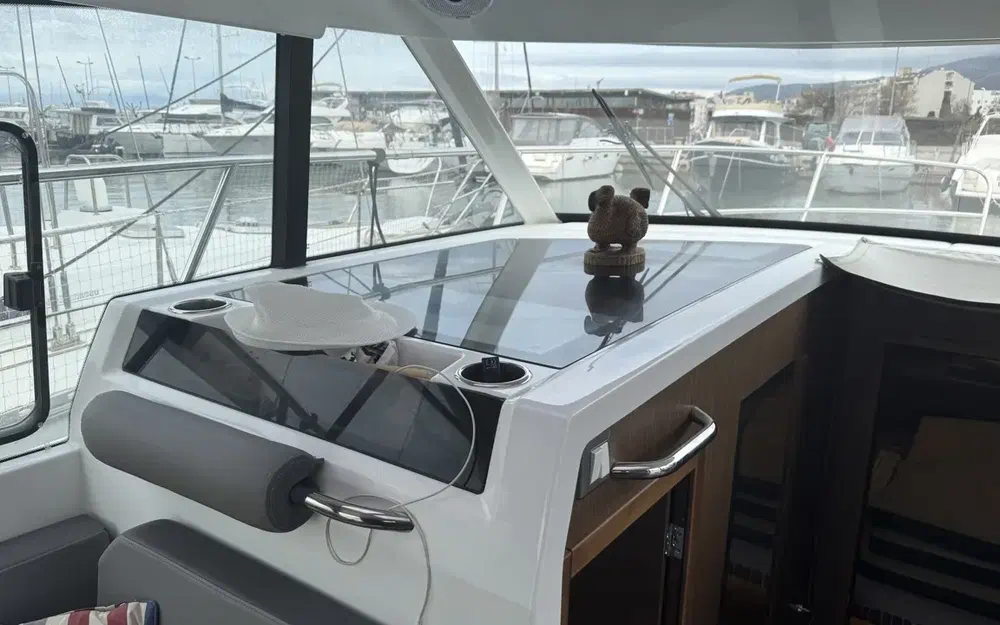 slider 14 Beneteau Antares 11