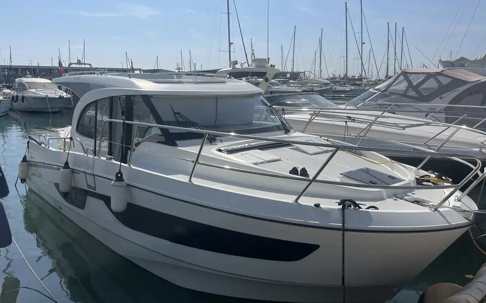 slider 1 Beneteau Antares 11
