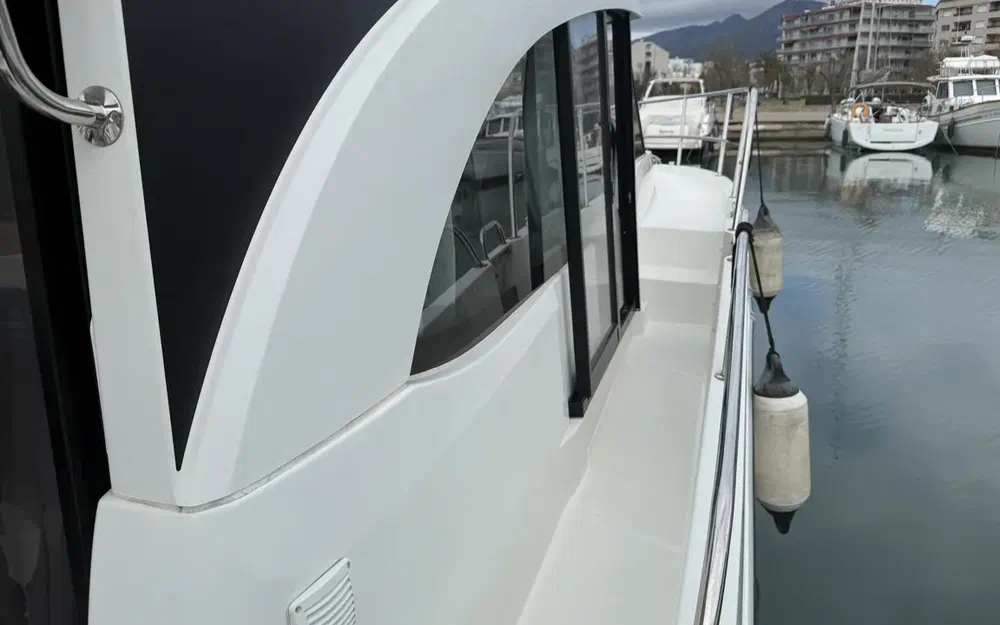 slider 3 Beneteau Antares 11