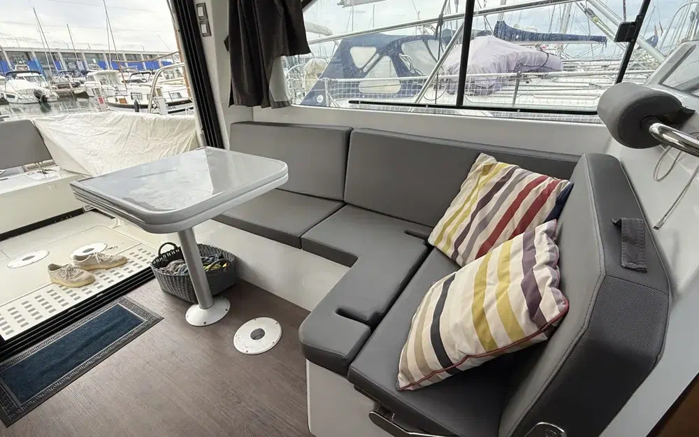slider 6 Beneteau Antares 11