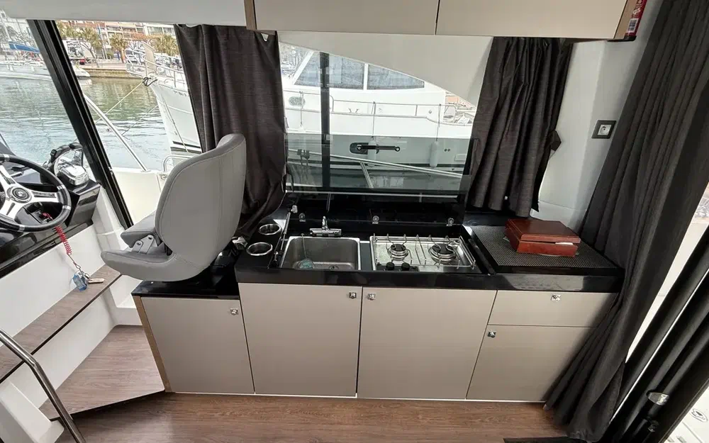 slider 7 Beneteau Antares 11