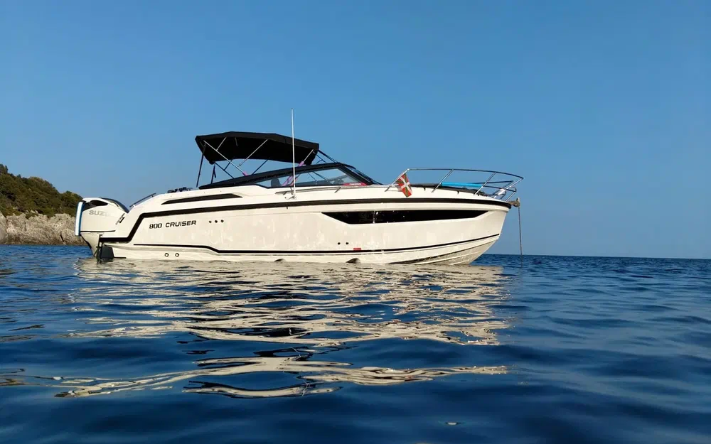 slider 1 Parker 800 Cruiser