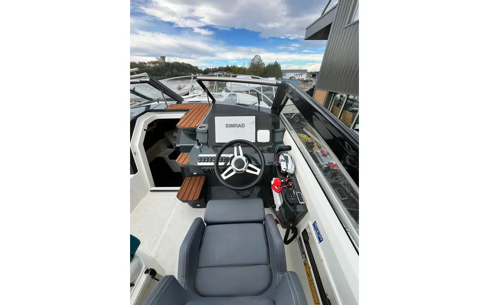 slider 4 Parker 800 Cruiser