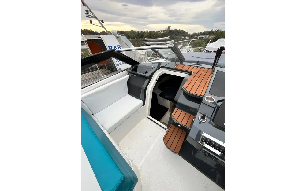 slider 9 Parker 800 Cruiser