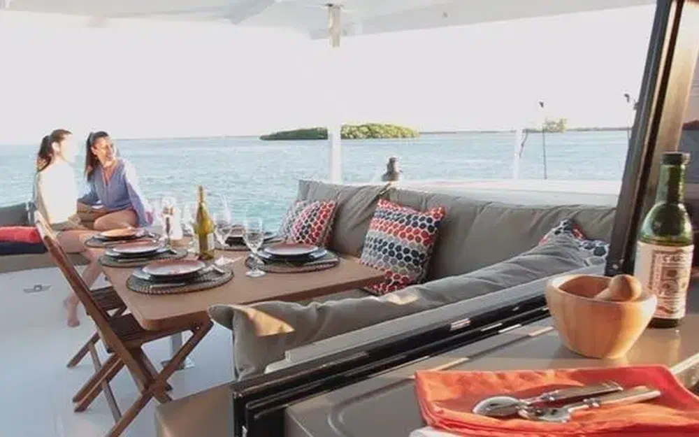 slider 7 Fountaine Pajot Lucia 40 Maestro