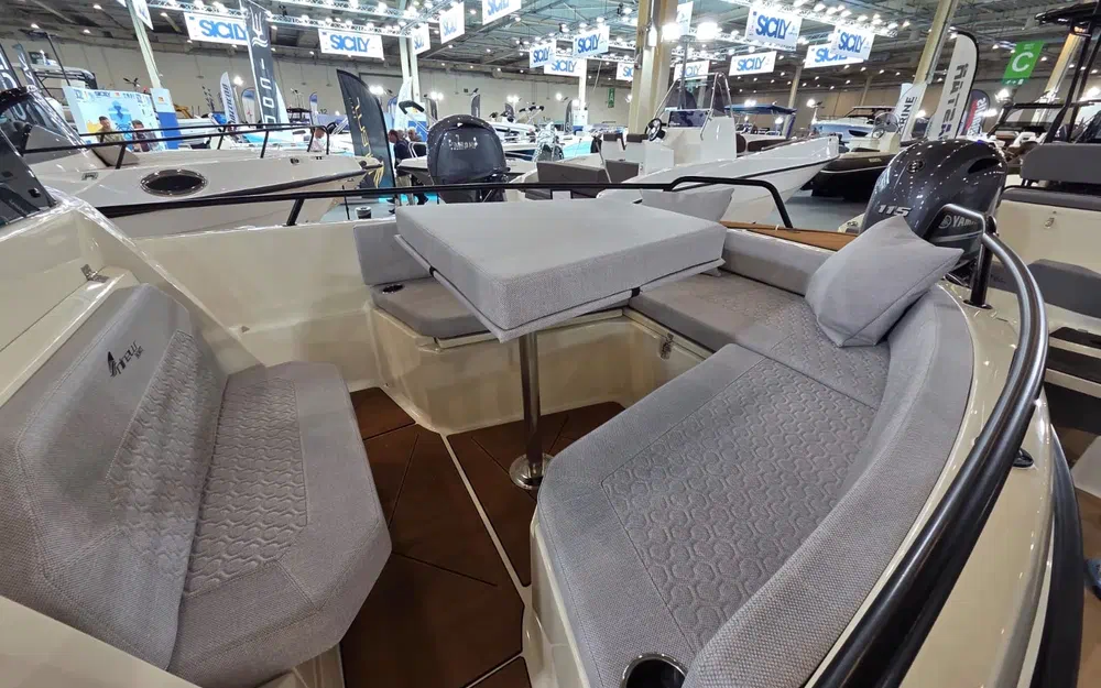 slider 1 Nireus Boats Spirit 53