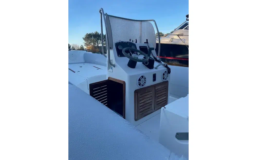 slider 4 Capelli Tempest 750